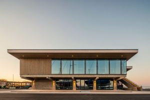 Atjaunotā piestātnes ēka Nidā — LG Projektai & GAL Architektai, 2019